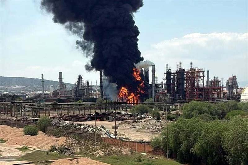 Pemex reconoce fuga en ducto como origen del derrame; cesan a funcionarios por ocultamiento de información