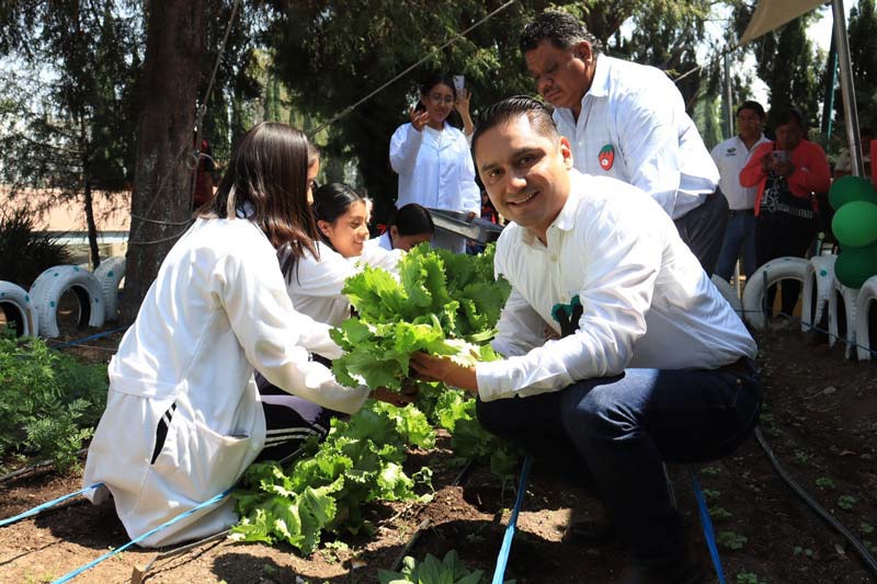 Pepe Chedraui impulsa capacitación ambiental en escuelas con huertos escolares en Puebla
