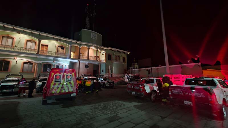 Quimixtlán: rescatan con vida a dos personas tras accidente en zona montañosa
