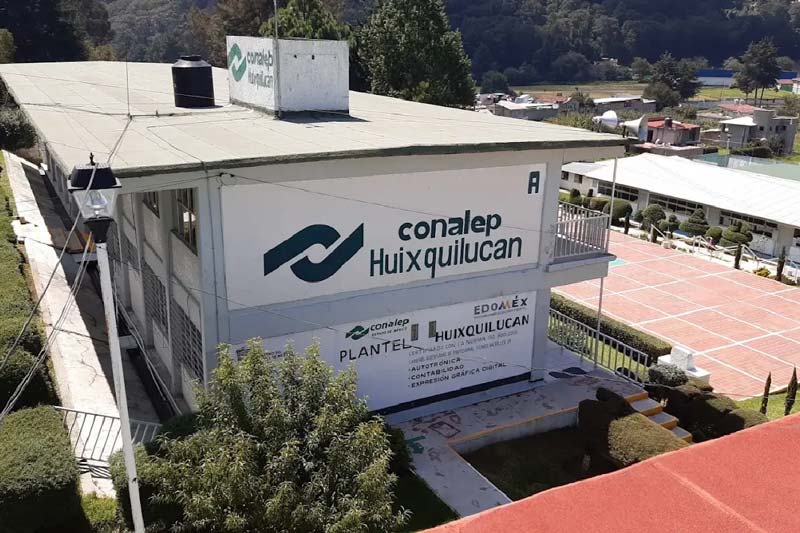 Reprimen protesta en Conalep 198: policías de Huixquilucan golpean y detienen a estudiantes
