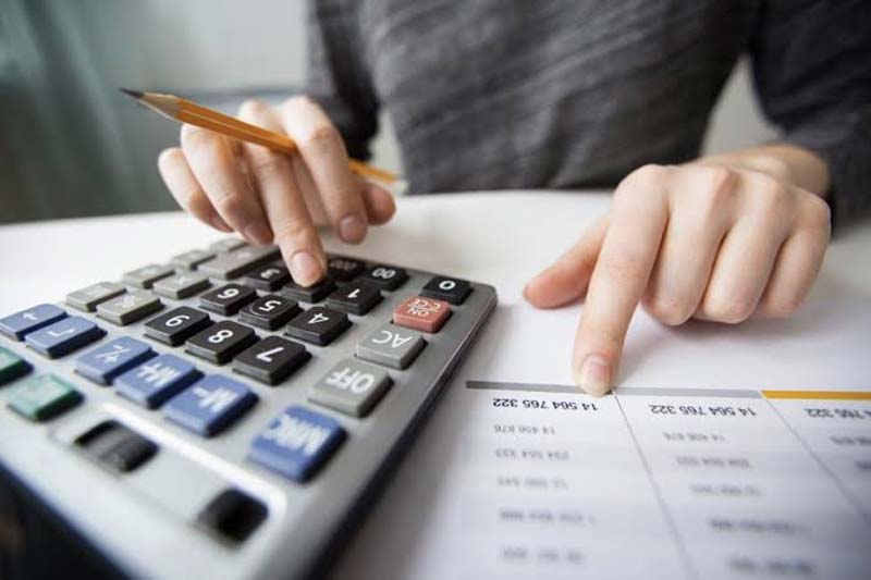 SAT revela primeros contribuyentes por facturas falsas; revisa si debes corregir tu declaración