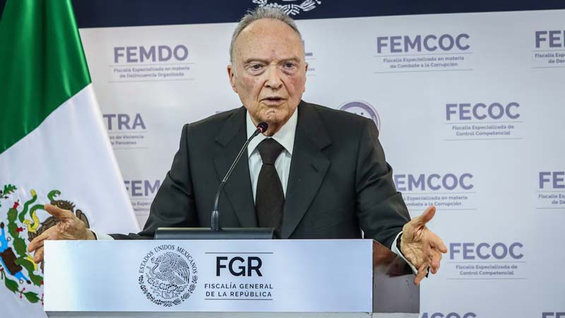 Scherer Ibarra sacude al poder con su libro Ni venganza ni perdón
