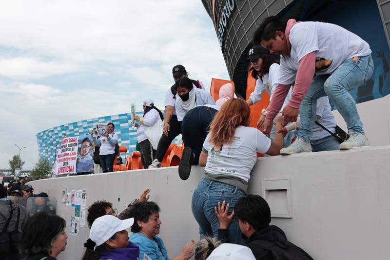 Seguridad negó agresiones contra madres buscadoras en el estadio Cuauhtémoc