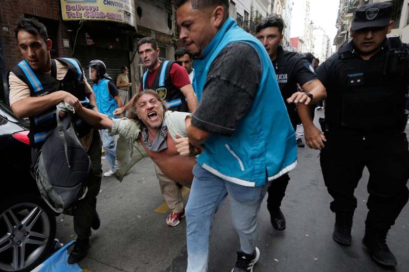 Senado argentino aprueba reforma laboral de Milei en medio de protestas y disturbios