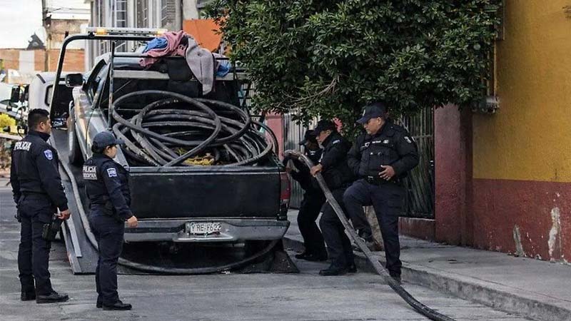 Vecinos de Atlixco alertan sobre robo de cableado; policía arresta a siete