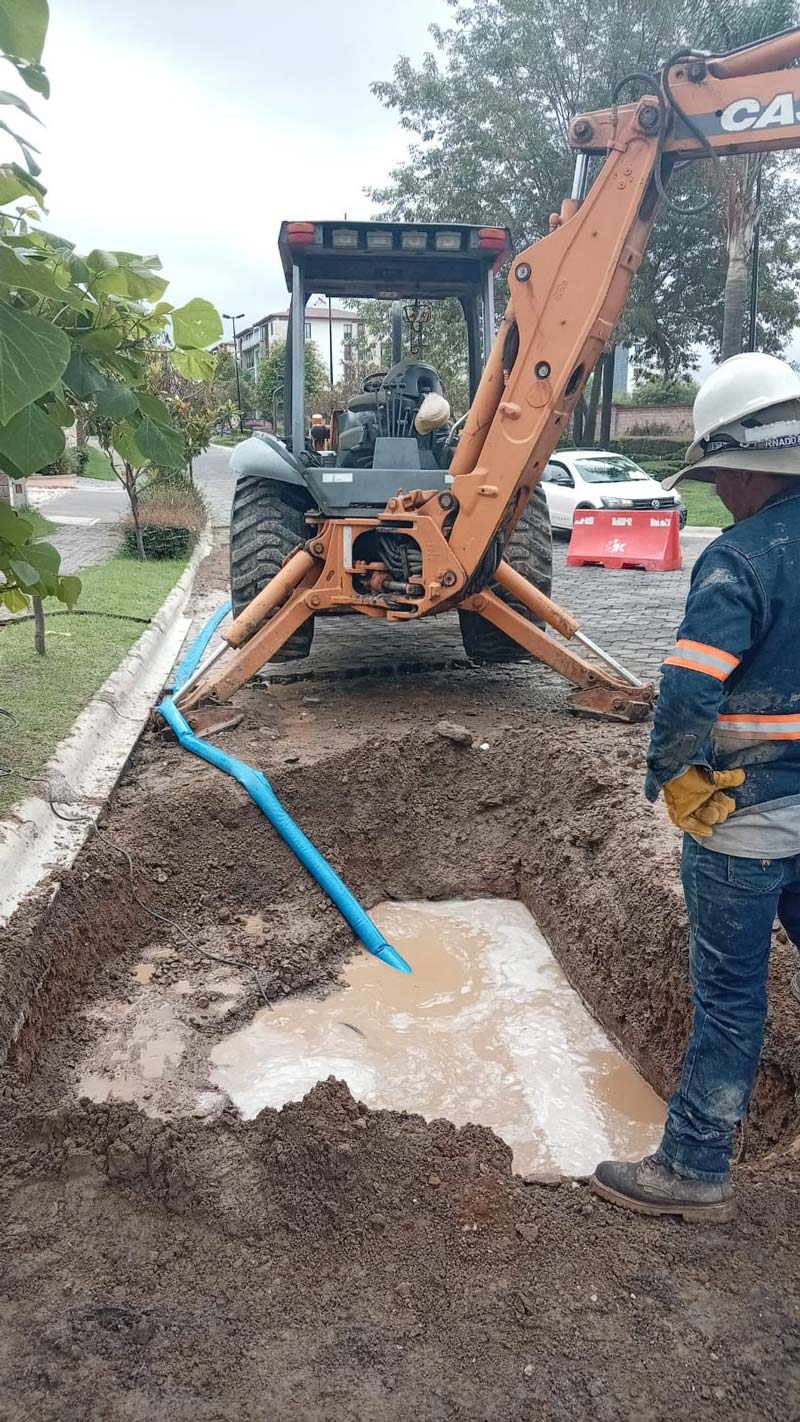 Sin agua en Lomas de Angelópolis: reparan fuga en línea 28 de Agua de Puebla