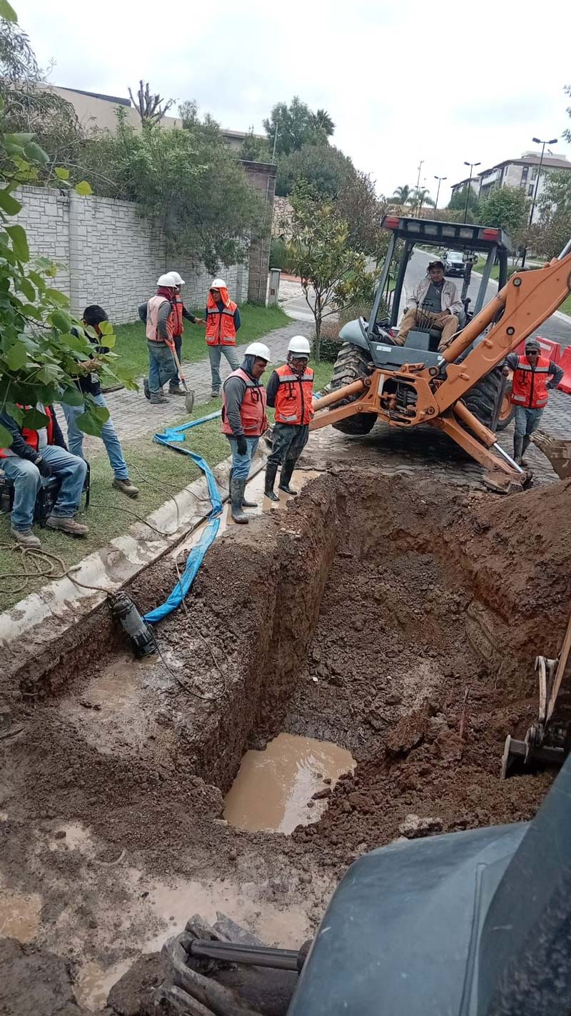 Sin agua en Lomas de Angelópolis: reparan fuga en línea 28 de Agua de Puebla