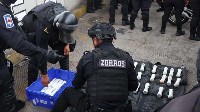 SSC frena a normalistas de Ayotzinapa con explosivos previo a su llegada a la CNTE