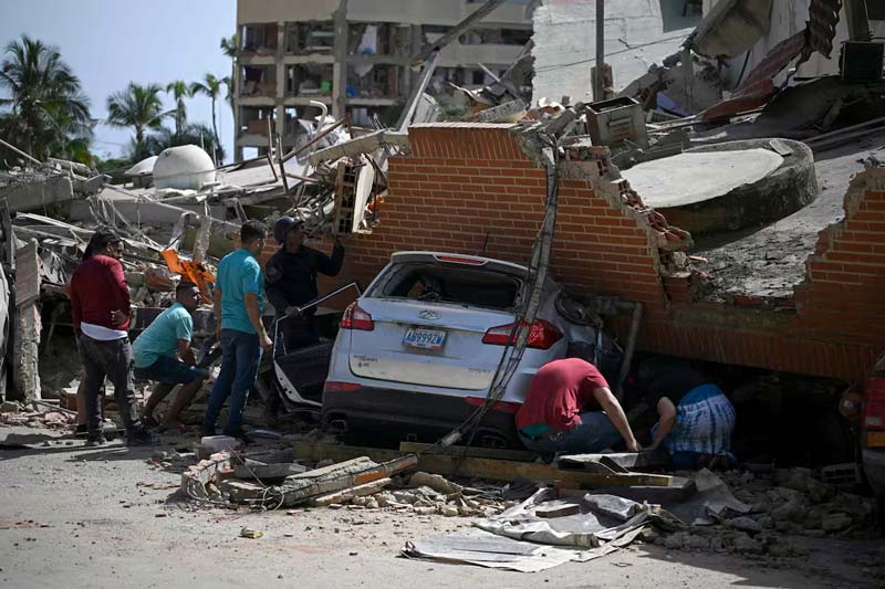 Suman 235 muertos por los terremotos en Venezuela, miles de heridos y cientos siguen atrapados