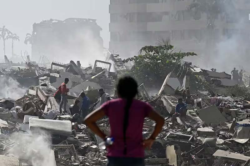Suman 235 muertos por los terremotos en Venezuela, miles de heridos y cientos siguen atrapados