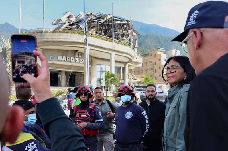 Suman 235 muertos por los terremotos en Venezuela, miles de heridos y cientos siguen atrapados