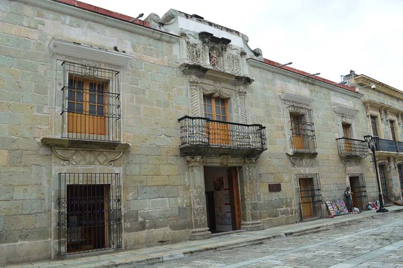 Descubre el Templo de Santo Domingo de Guzmán: joya barroca en el corazón de Oaxaca