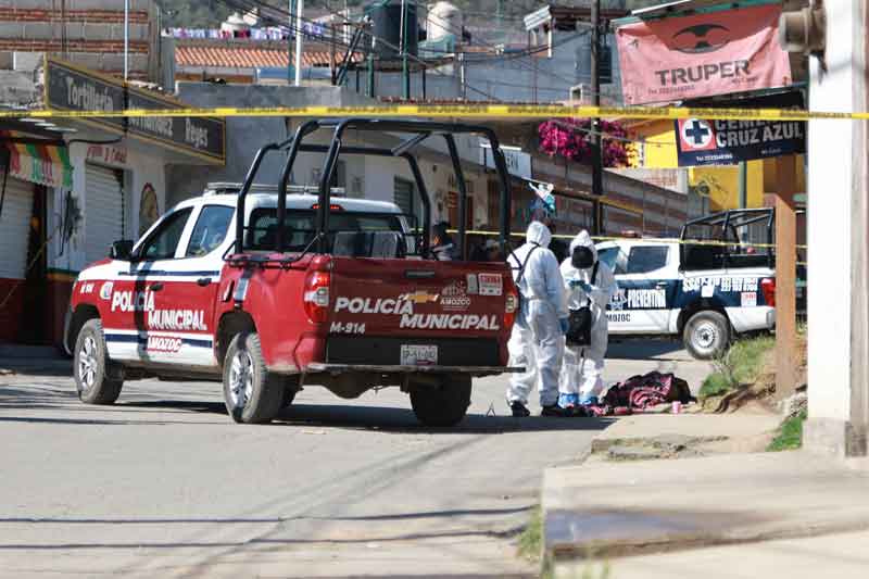 Tiran cuerpo embolsado en calles de Coronango y ejecutan a tortillero en Amozoc