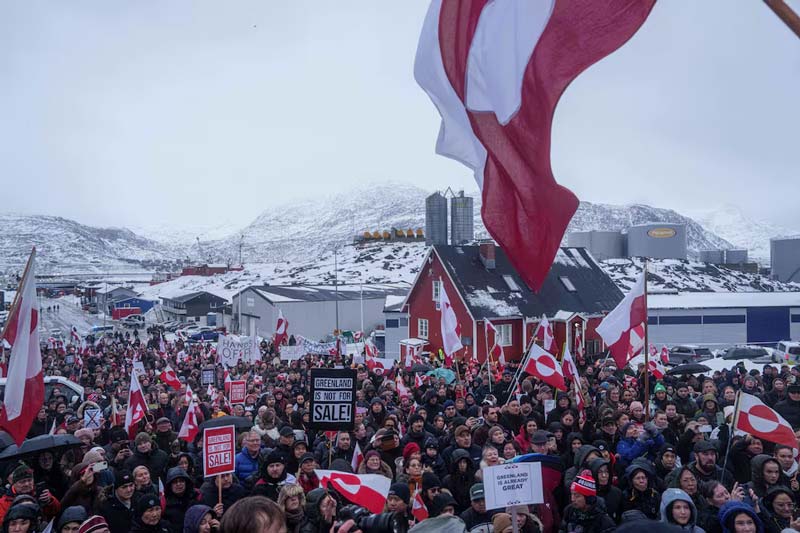 Trump amenaza a la UE por Groenlandia y genera protestas en Europa