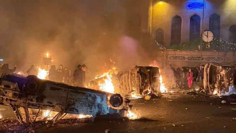 Trump insta a manifestantes iraníes a seguir protestando y tomar instituciones