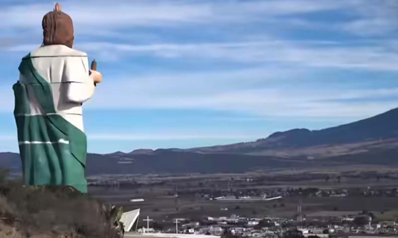 Memes y críticas surgen por la escultura gigante de San Judas Tadeo