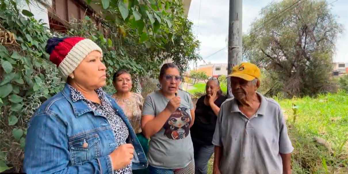 Vecinos afectados por colapso de puente