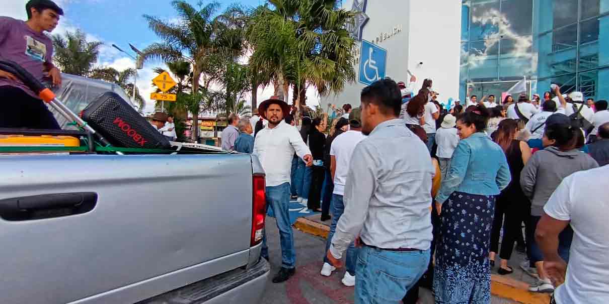 Manifestación de vecinos de Cuautlancingo