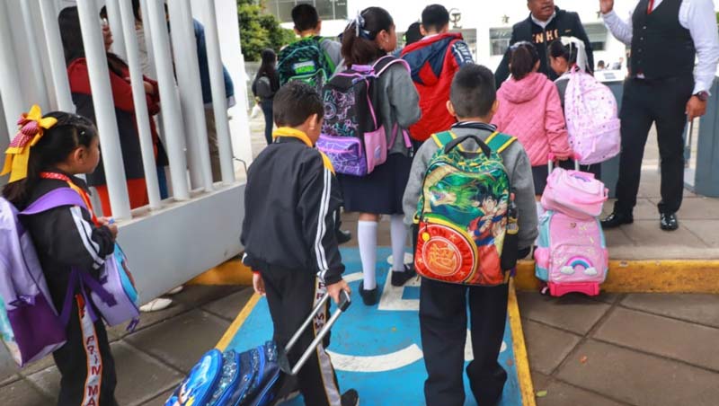 Vuelven a las aulas 23.4 millones de alumnos de educación básica en México