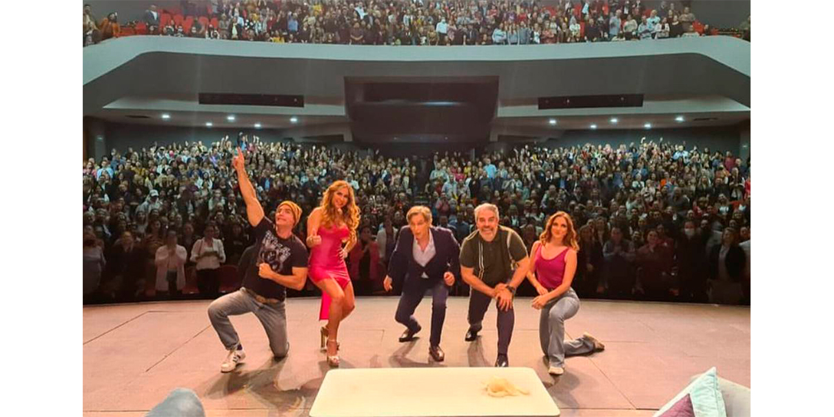 El actor Víctor González nos invita a ver la obra “Papito Querido” este 18 de septiembre en Puebla
