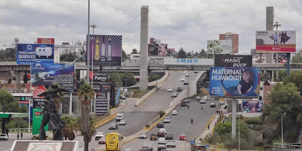 Implementan medidas para eliminar contaminación visual con anuncios en Puebla capital