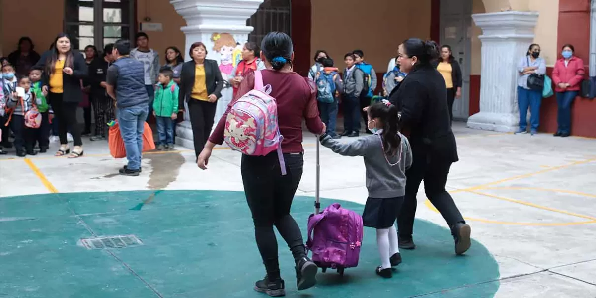 Libros y uniformes garantizados en este nuevo ciclo escolar en Puebla