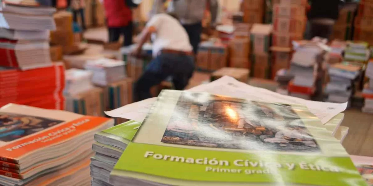 Mientras no haya un mandato judicial, los libros de texto gratuitos sí se distribuirán en Puebla