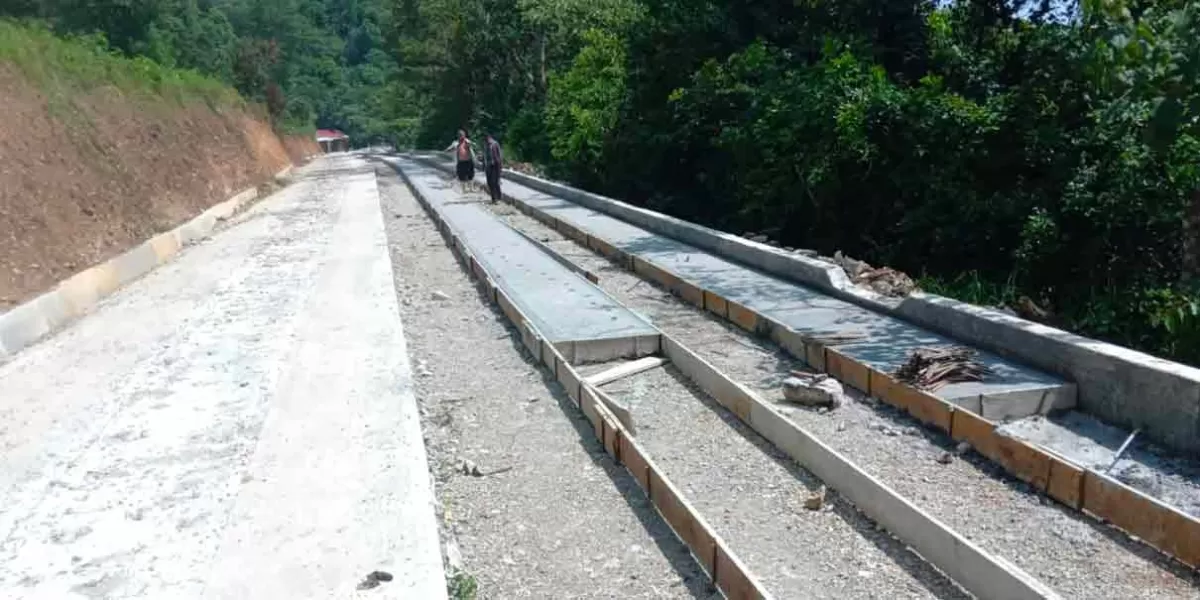 Avanza carretera artesanal en Huauchinango para conectar a tres comunidades