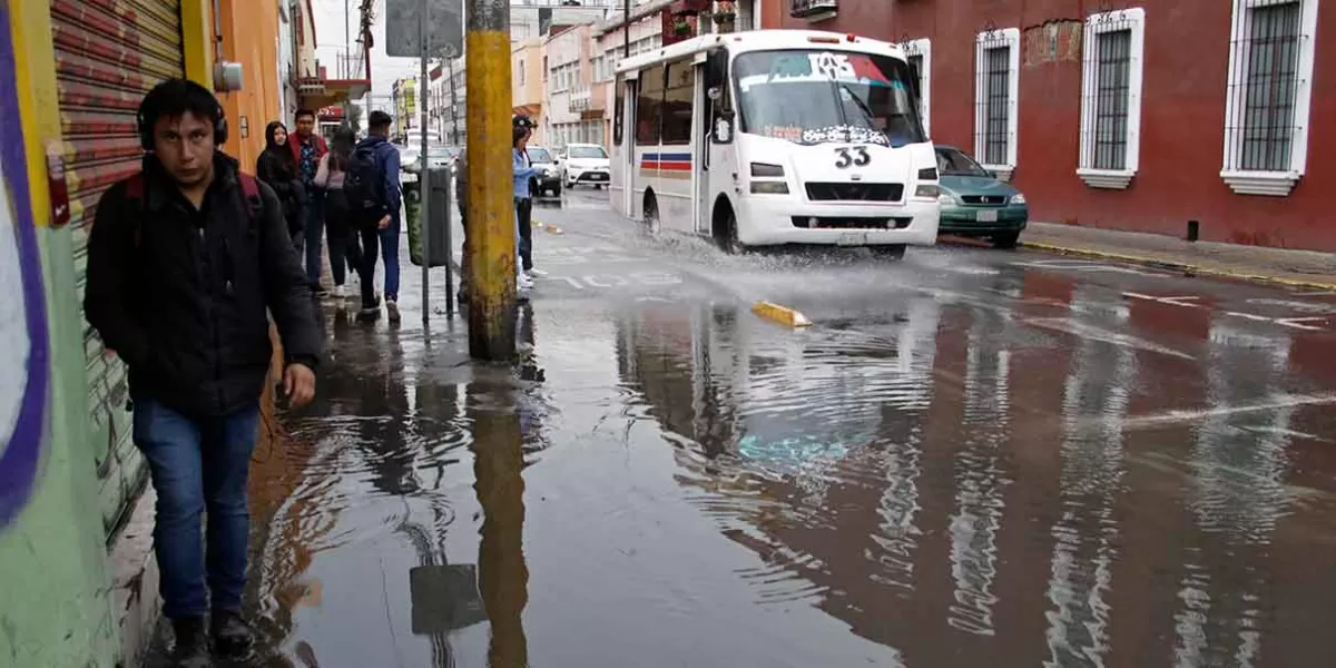 Lluvia en Puebla genera bloqueos, inundaciones y contratiempos