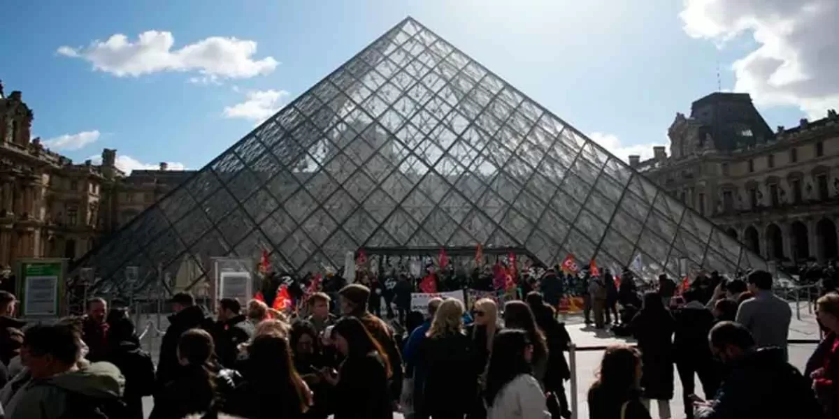 Evacuaron el Museo del Louvre por temor a un atentad0