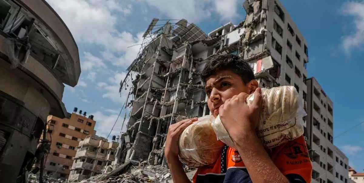 Intensifica Israel sus bombardeos en la Franja de Gaza tras la liberación de dos rehenes