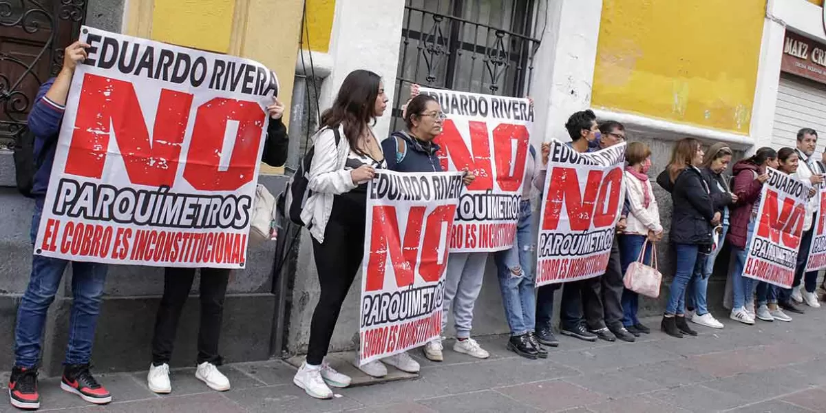 Manifestación en el Congreso de Puebla, no quieren el regreso de Parquímetros