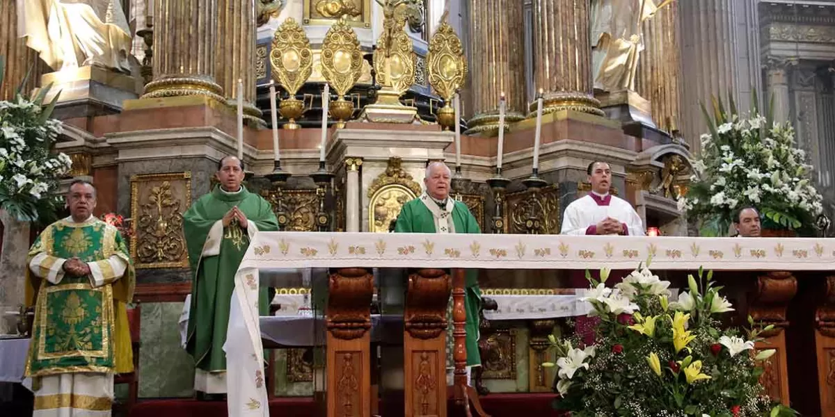 Víctor Sánchez presenta al nuevo obispo auxiliar de Puebla