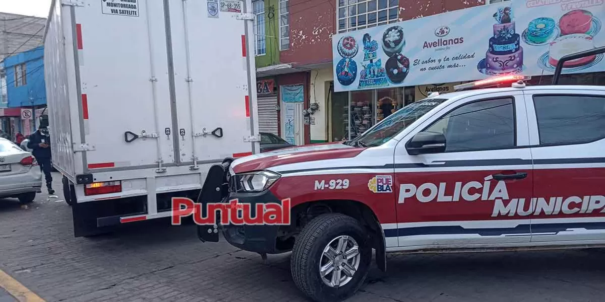 En Texmelucan, policías recuperan camión robado tras persecución 