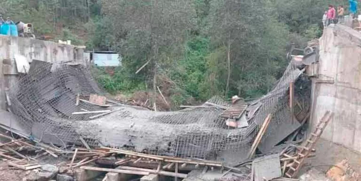 Mueren seis trabajadores al colapsar puente en reconstrucción   