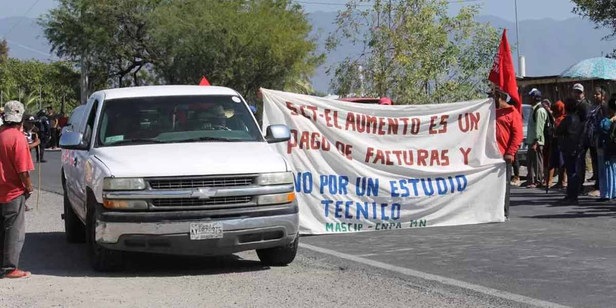 Transportistas de Chilac incrementan 3 pesos al pasaje, acusan pobladores