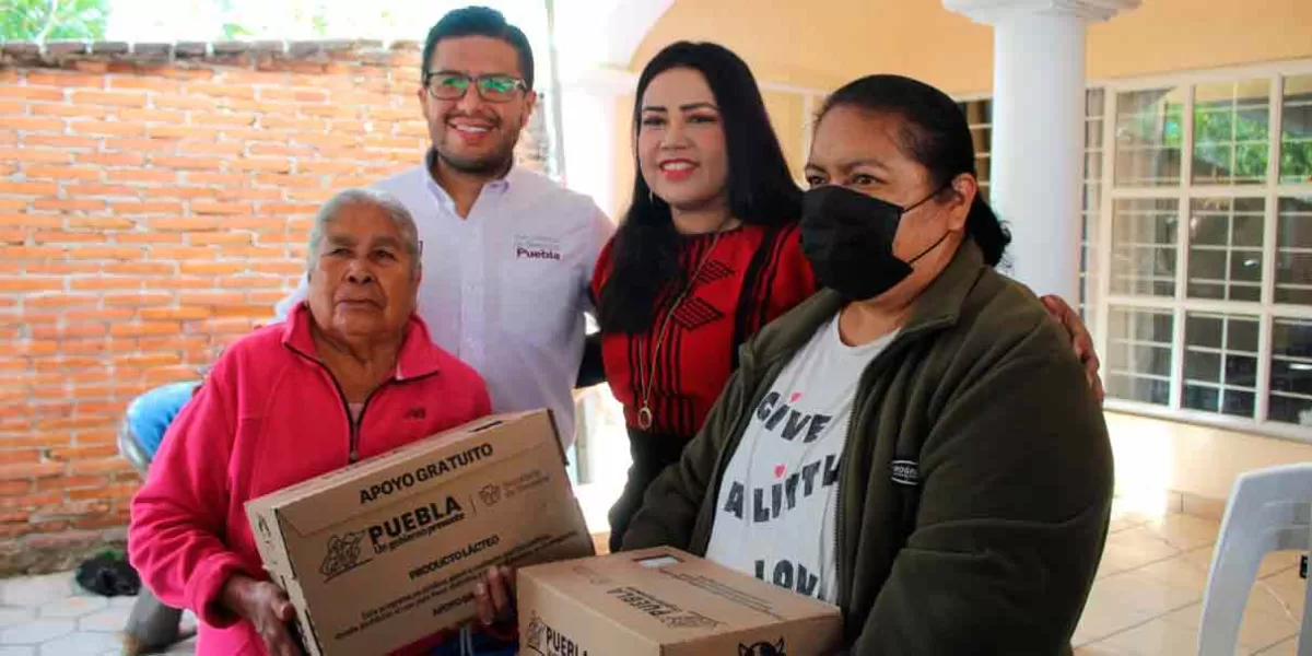 Irene Olea entregó apoyos de Bienestar a mil 800 familias en Santiago Mihuacan, Izúcar