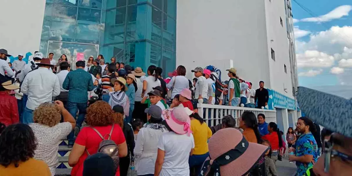 Priva la inseguridad en Cuautlancingo; habitantes se manifiestan en el Complejo de Seguridad