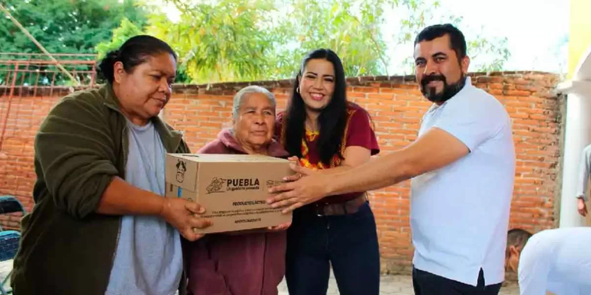 Irene Olea entregó producto lácteo gratuito a mil 800 familias de Izúcar