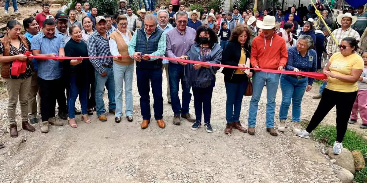 Abren calle para conectar a dos barrios de Tenango de las Flores, Huauchinango 