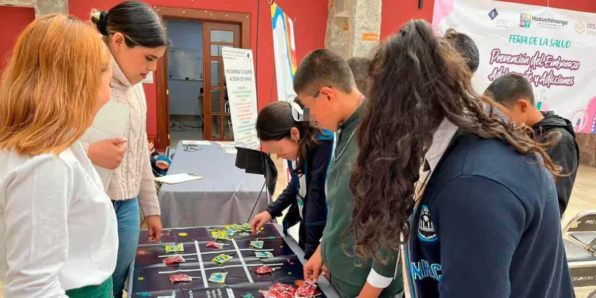 Difunden acciones preventivas a adolescentes de Huauchinango con Feria de la Salud 