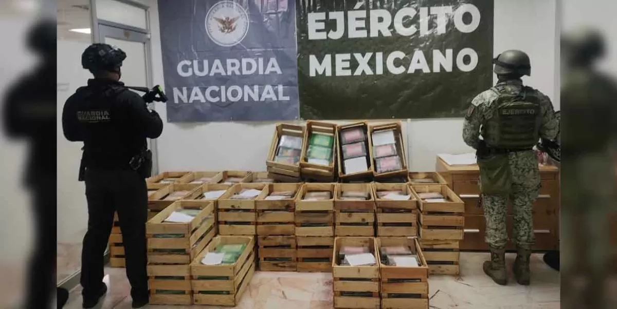 Hallan paquetes de narcóticos dentro de un camión de carga en Guanajuato 