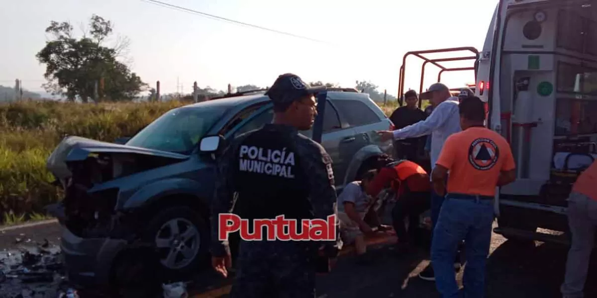 Intentó rebasar y provoca terrible accidente en la Pachuca-Tuxpan