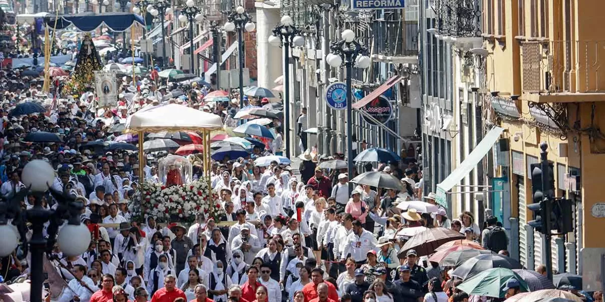 19 personas sufrieron golpe de calor durante Procesión de Viernes Santo