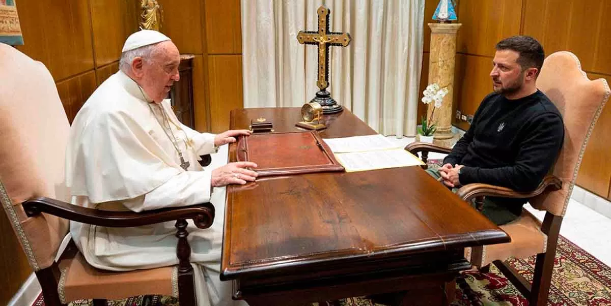 Zelenski rechaza petición del Papa Francisco a izar la bandera blanca