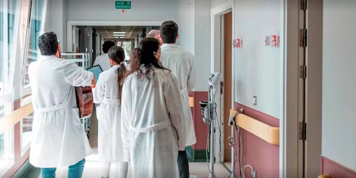 En hospital de España, empleado murió por agresión de un paciente; le pateó los testículos