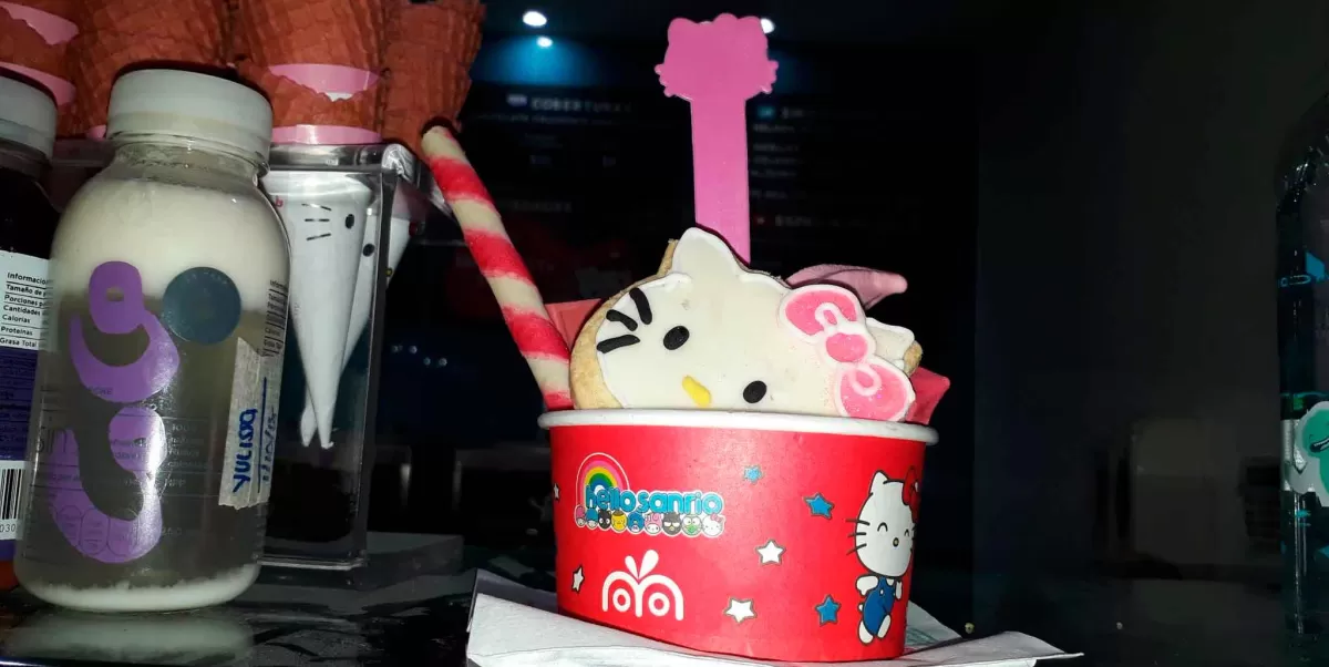 Celebran los 50 años de Hello Kitty con un nuevo sabor de yogurt en Moyo