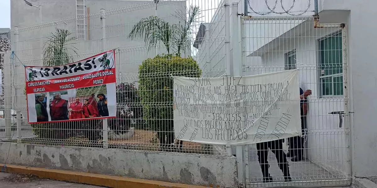 Ante incumplimiento de pago por expropiación de tierras, ejidatarios de Tlahuapan protestan