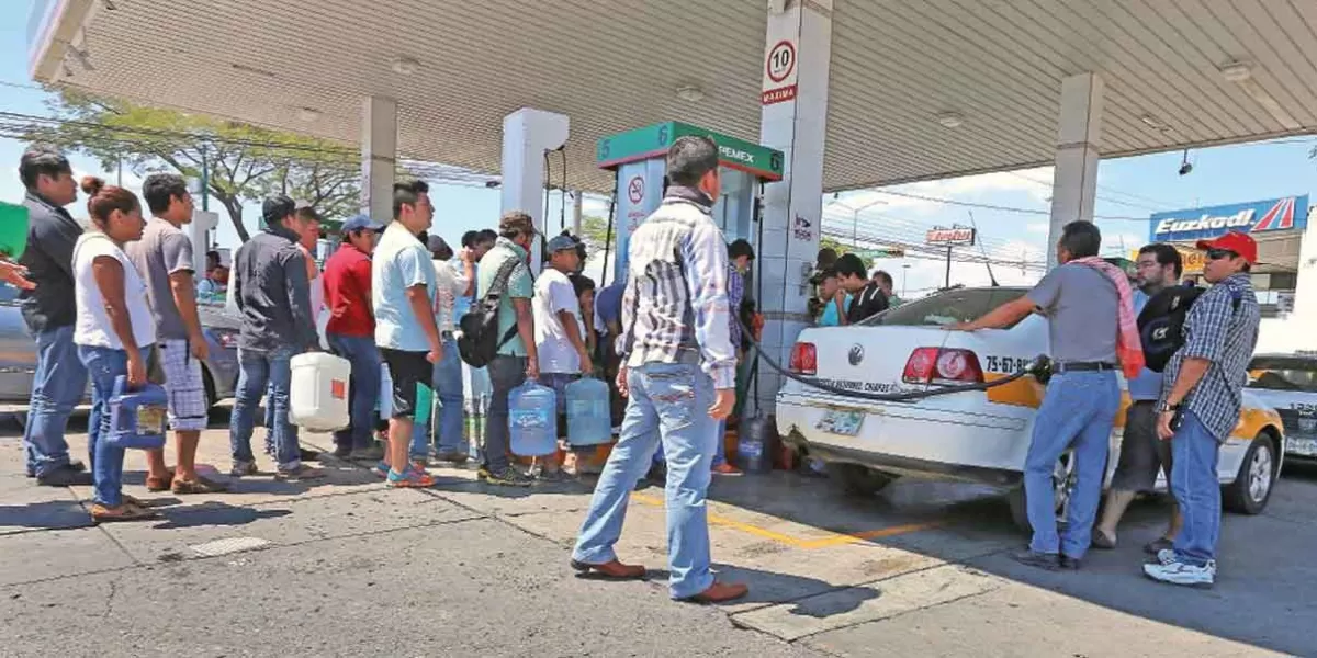 CNTE toma gasolineras y regala combustible en Tuxtla Gutiérrez, Chiapas