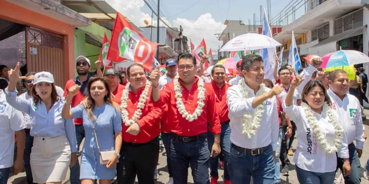 Eduardo Rivera cierra campaña regional en Libres y Atempan